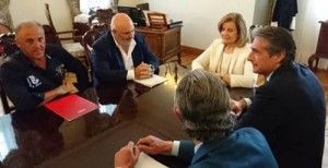 Fernando Dou, secretario de APL junto a la ministra en la reunión sobre el adelanto de la edad de jubilación
